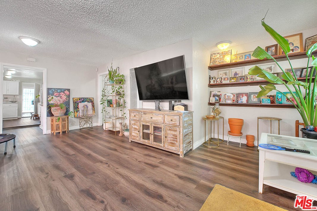 438 84th Pl, Los Angeles CA  90003-3106 exterior
