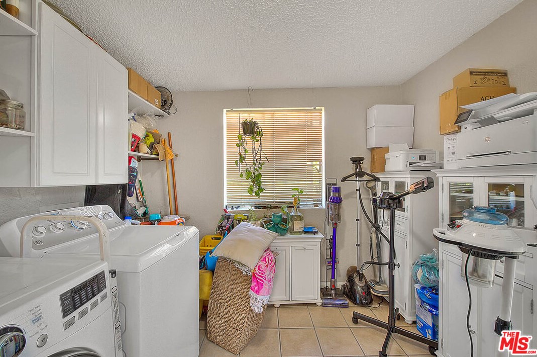 438 84th Pl, Los Angeles CA  90003-3106 exterior