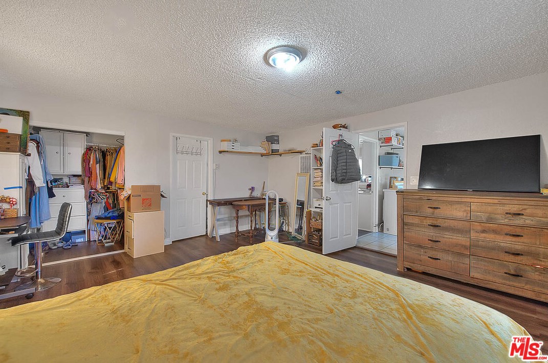 438 84th Pl, Los Angeles CA  90003-3106 exterior