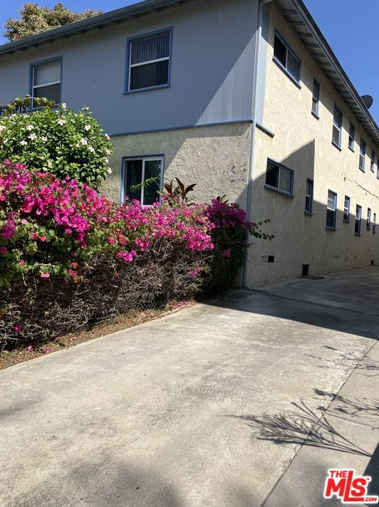 12442 Pacific Ave, Los Angeles, CA 90066-4436