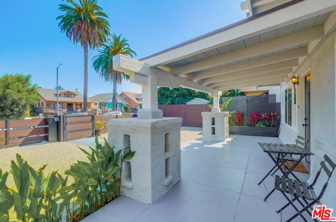 1212 53rd St, Los Angeles, CA 90011-4708