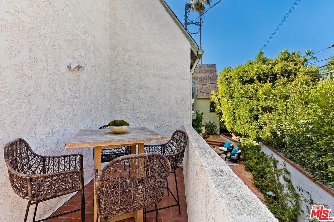 1410 Woodruff Ave, Los Angeles CA  90024-5106 exterior