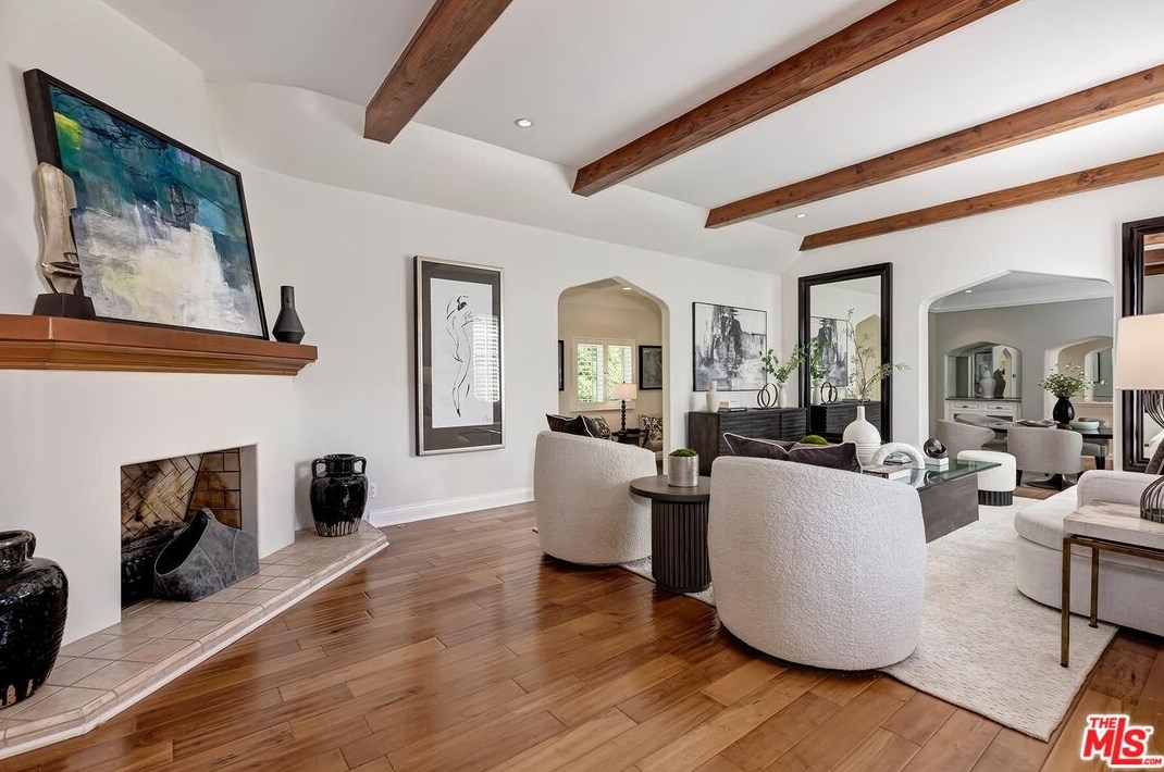 1410 Woodruff Ave, Los Angeles CA  90024-5106 exterior