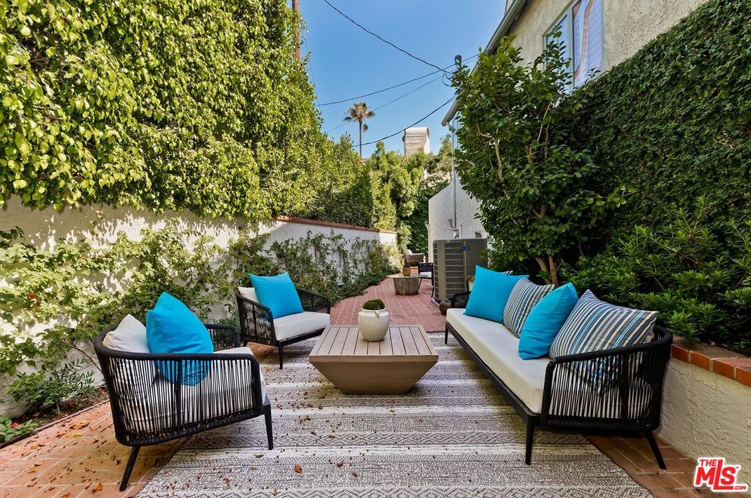 1410 Woodruff Ave, Los Angeles CA  90024-5106 exterior