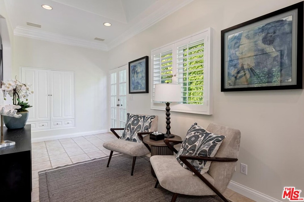 1410 Woodruff Ave, Los Angeles CA  90024-5106 exterior