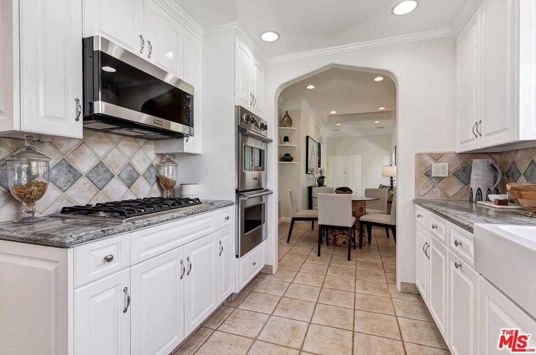 1410 Woodruff Ave, Los Angeles CA  90024-5106 exterior