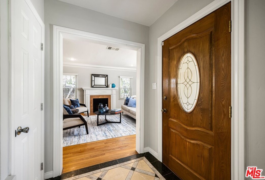 1064 Harvard St, Santa Monica, CA 90403-4708