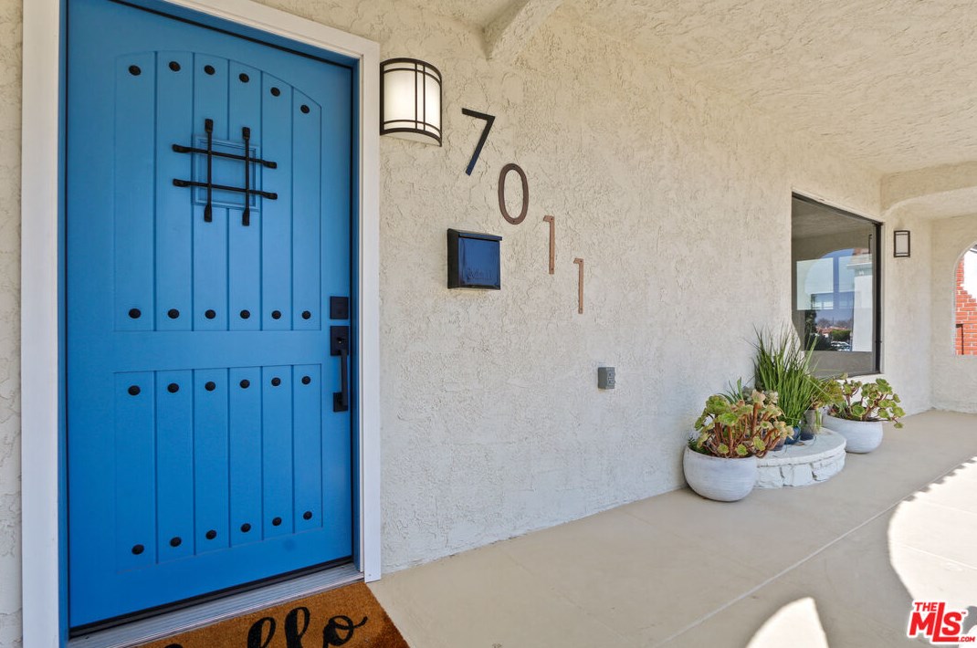 7011 Haas Ave, Los Angeles CA  90047-1642 exterior