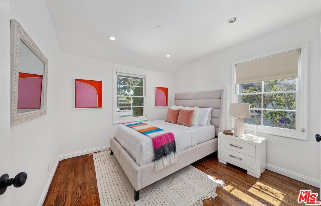 11401 Rose Ave, Los Angeles CA  90066-1228 exterior