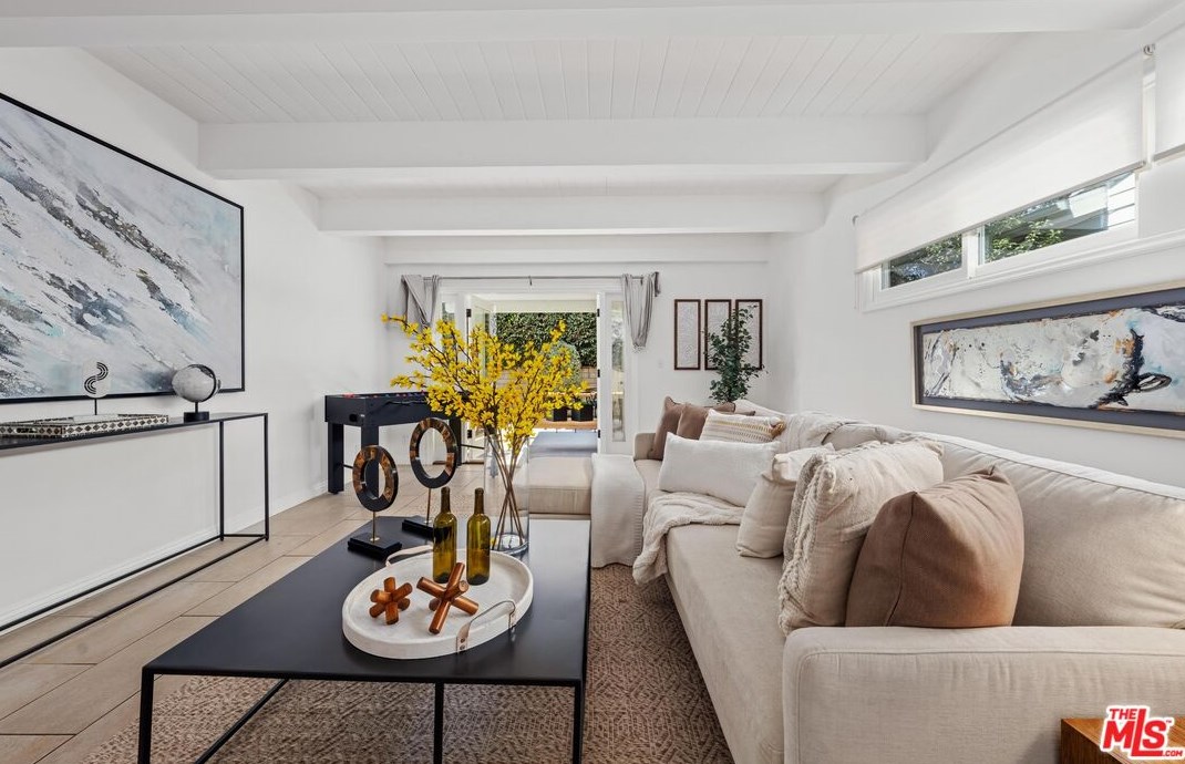 11401 Rose Ave, Los Angeles CA  90066-1228 exterior