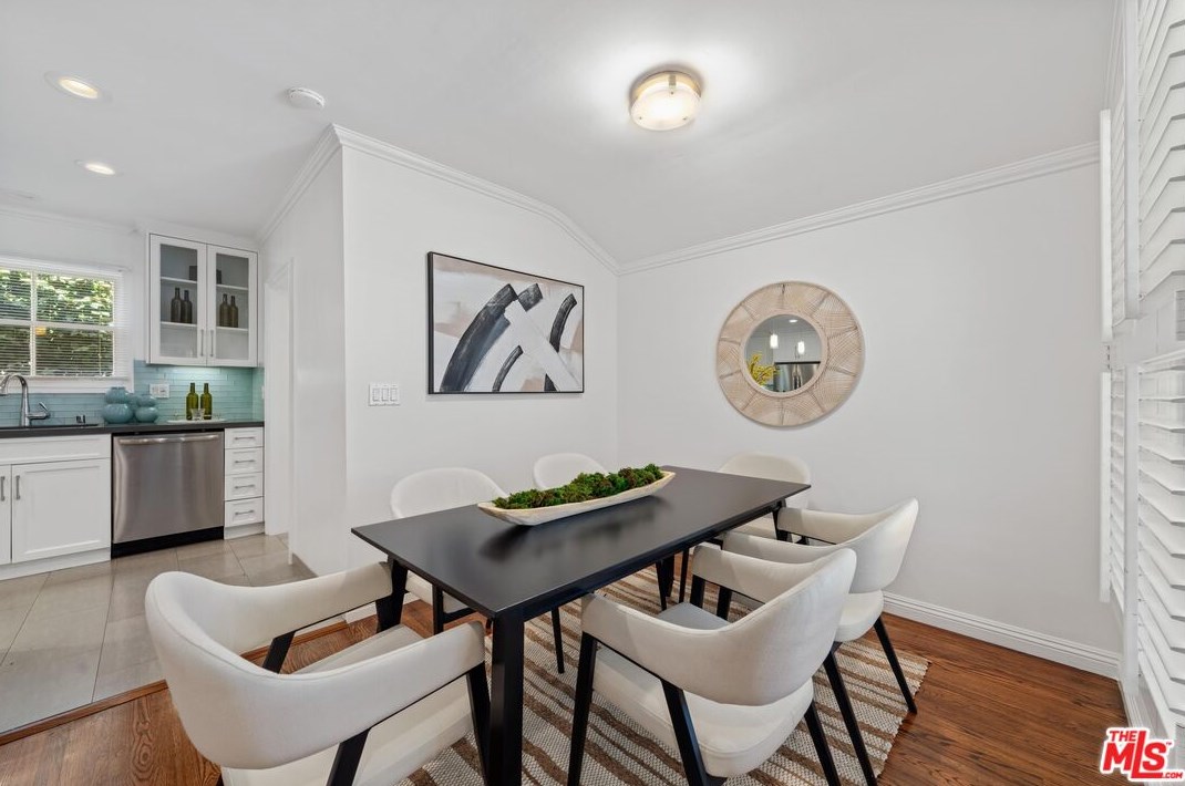 11401 Rose Ave, Los Angeles CA  90066-1228 exterior