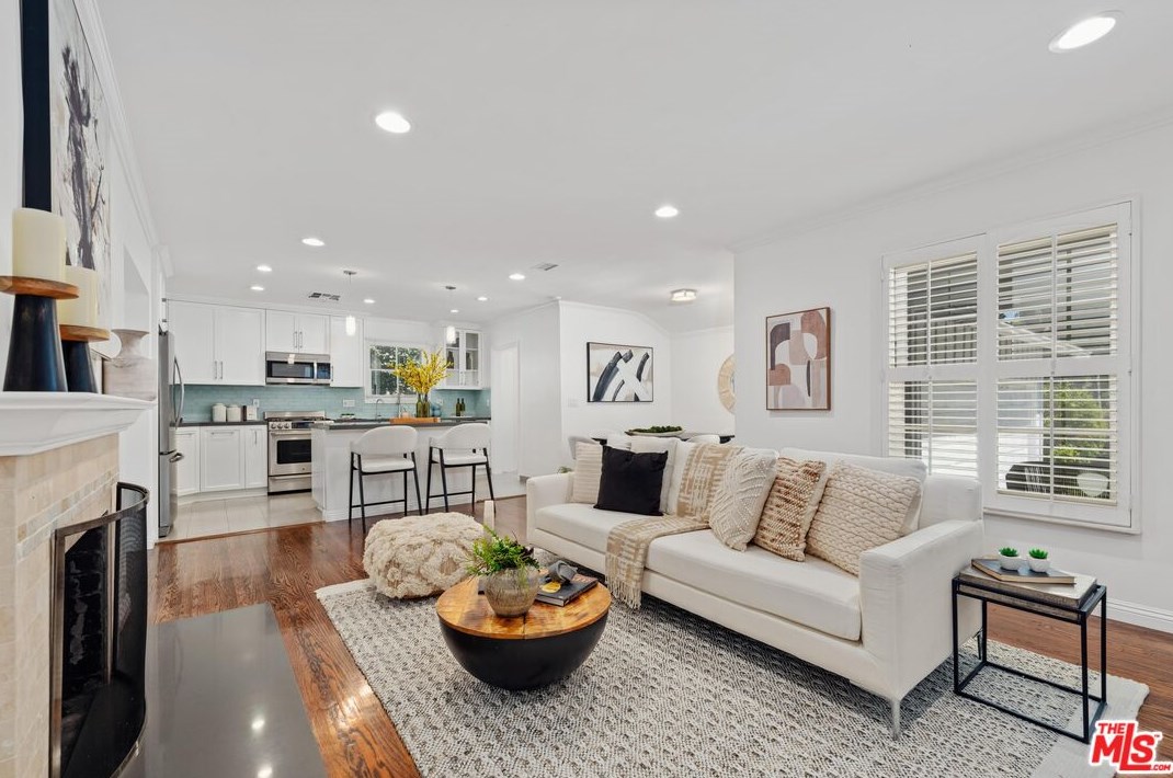 11401 Rose Ave, Los Angeles CA  90066-1228 exterior