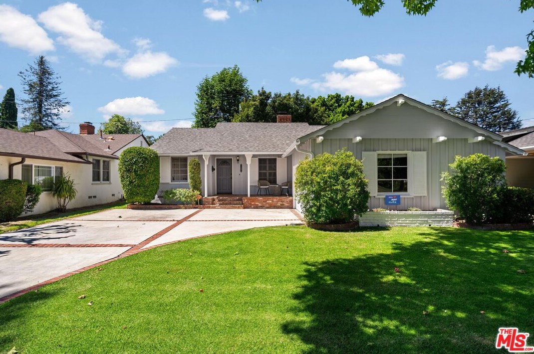 11401 Rose Ave, Los Angeles, CA 90066-1228