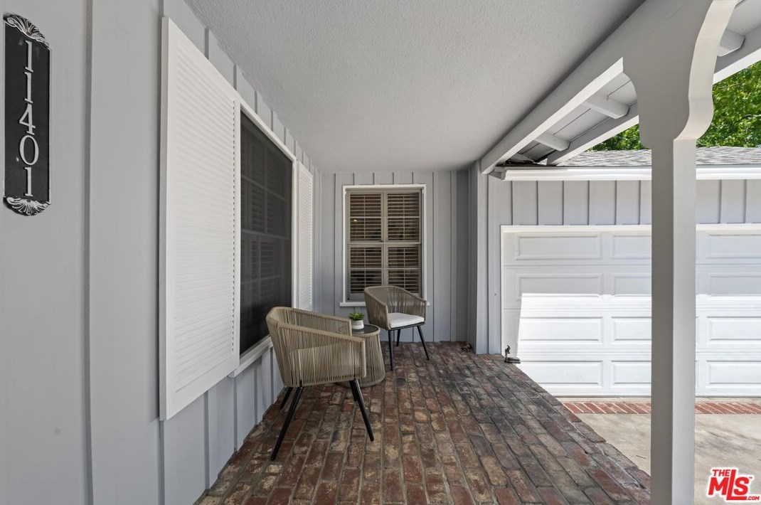 11401 Rose Ave, Los Angeles CA  90066-1228 exterior