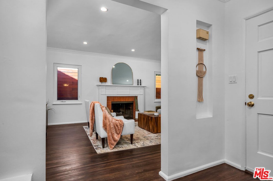 3801 Grayburn Ave, Los Angeles CA  90008-1940 exterior