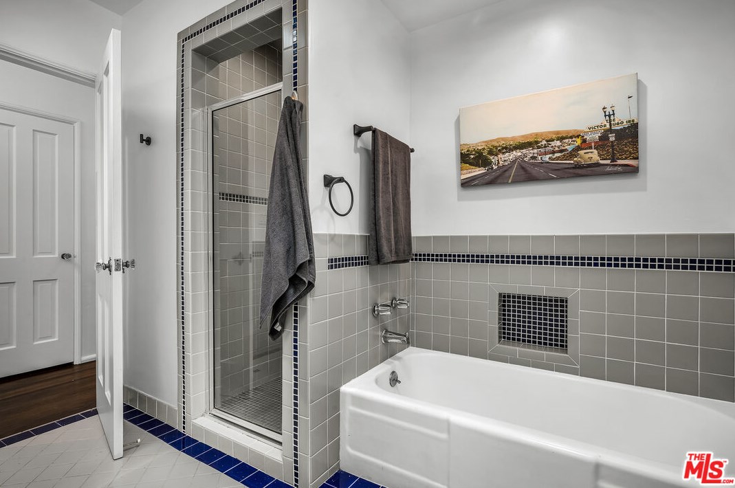 3801 Grayburn Ave, Los Angeles CA  90008-1940 exterior