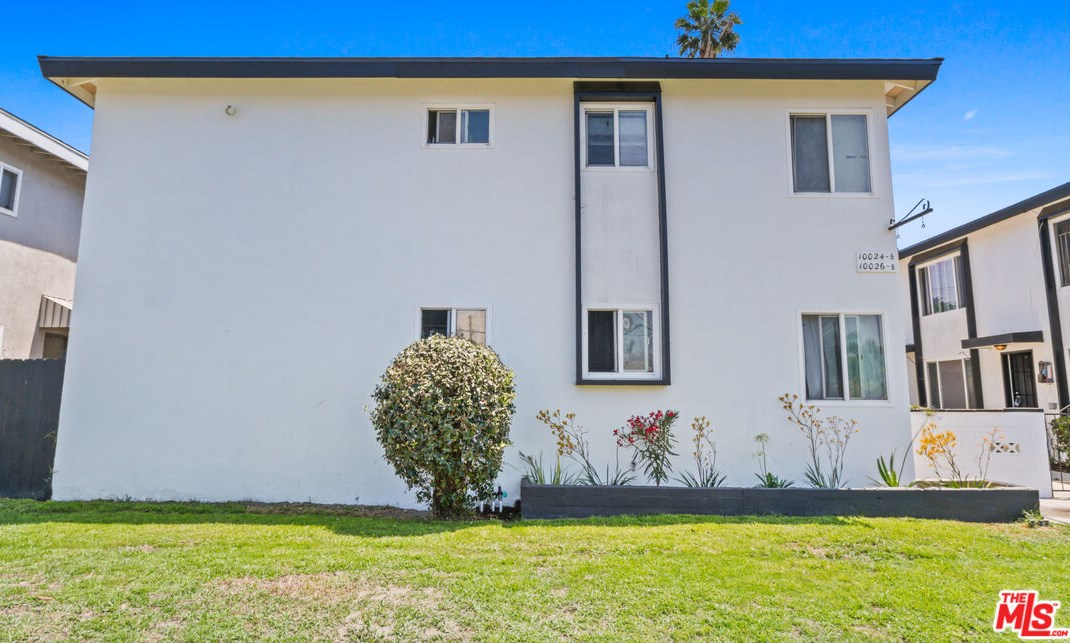 10024 Foster Rd, Bellflower, CA 90706-2667