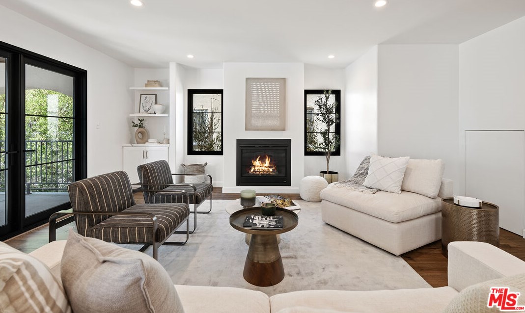 1283 Sycamore Ave, Los Angeles CA  90019-1550 exterior