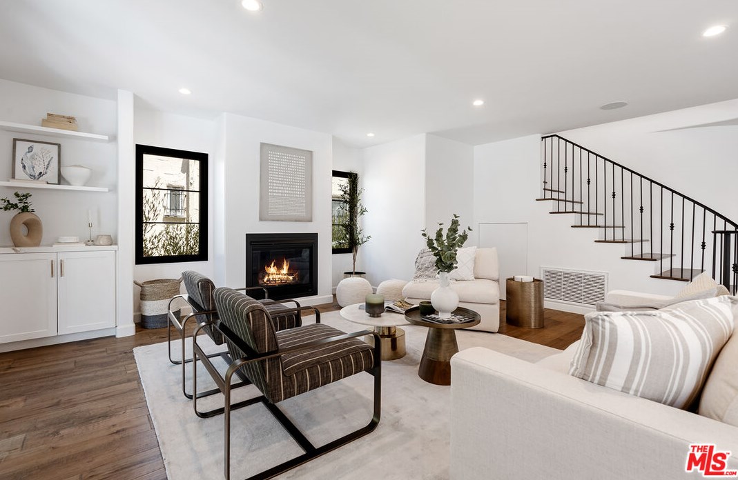 1283 Sycamore Ave, Los Angeles CA  90019-1550 exterior