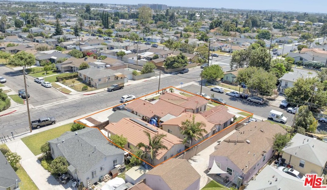 8555 Fontana St, Downey, CA 90241-5133