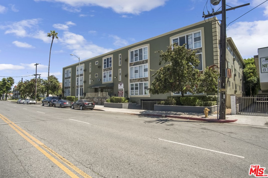 14556 Magnolia Blvd, Van Nuys, CA 91403-1459
