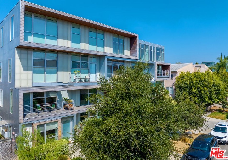 611 N Bronson Ave #6, Los Angeles, CA 90004