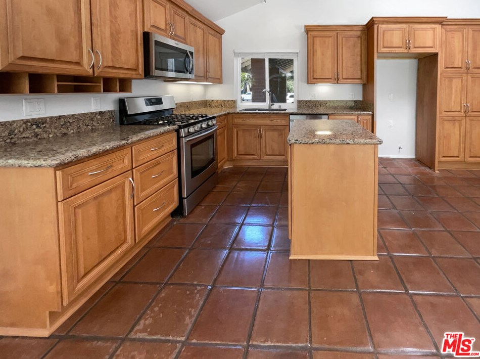 5729 Mulberry Ridge Dr, Camarillo, CA 93012
