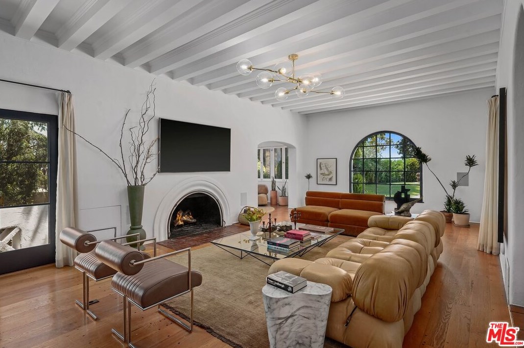 3259 Deronda Dr, Los Angeles, CA 90068-1609