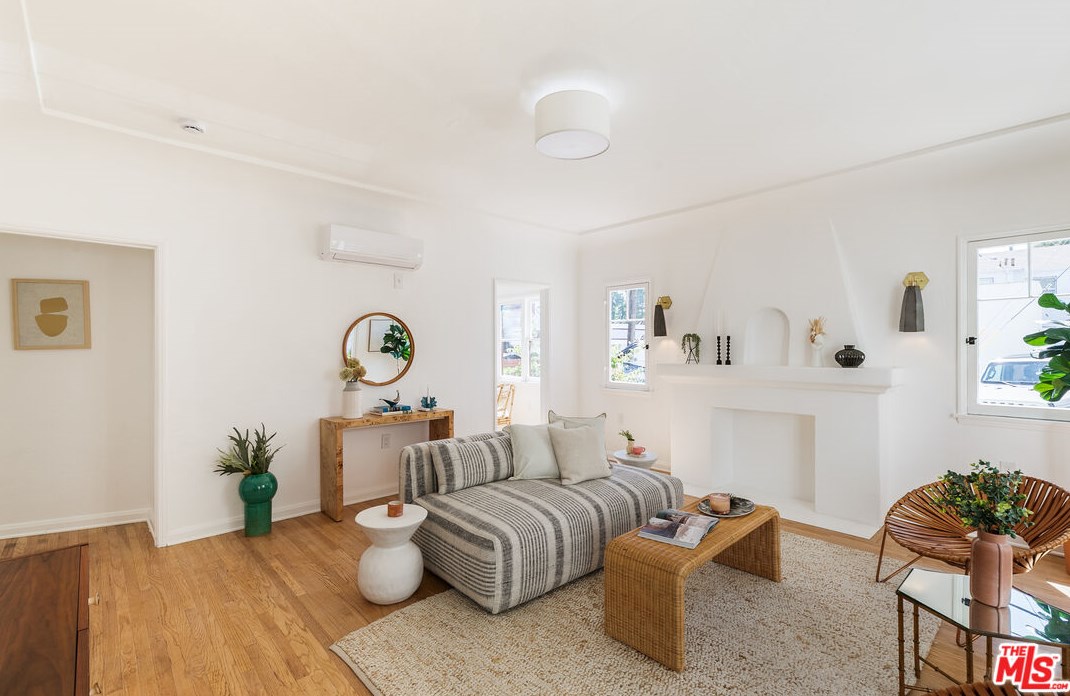 1113 Vista St, Los Angeles, CA 90046-5606