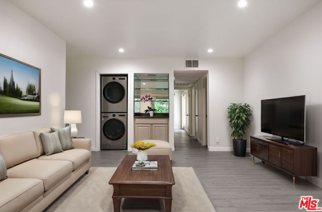 23675 Park Capri #22, Calabasas, CA 91302