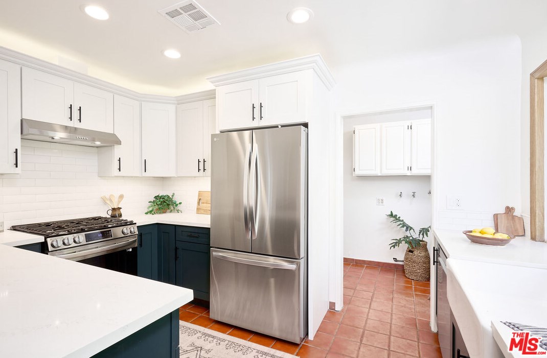 10727 Garfield Ave, Los Angeles CA  90230-4112 exterior