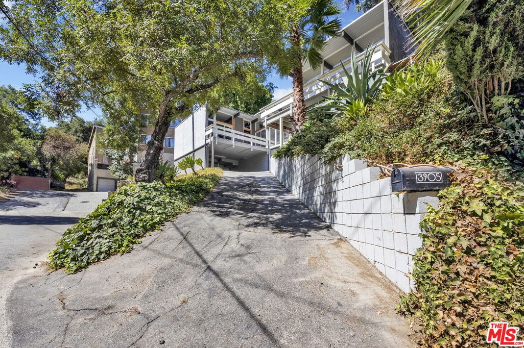 3905 Pacheco Dr, Van Nuys, CA 91403