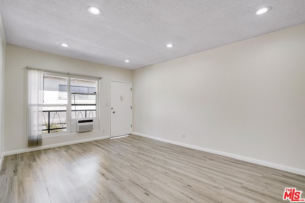 1006 Hudson Ave, Los Angeles CA  90019-1815 exterior