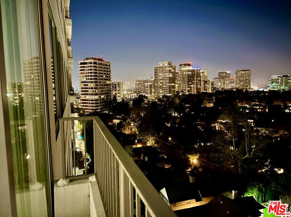 10501 Wilshire Blvd, Los Angeles CA  90024-6302 exterior