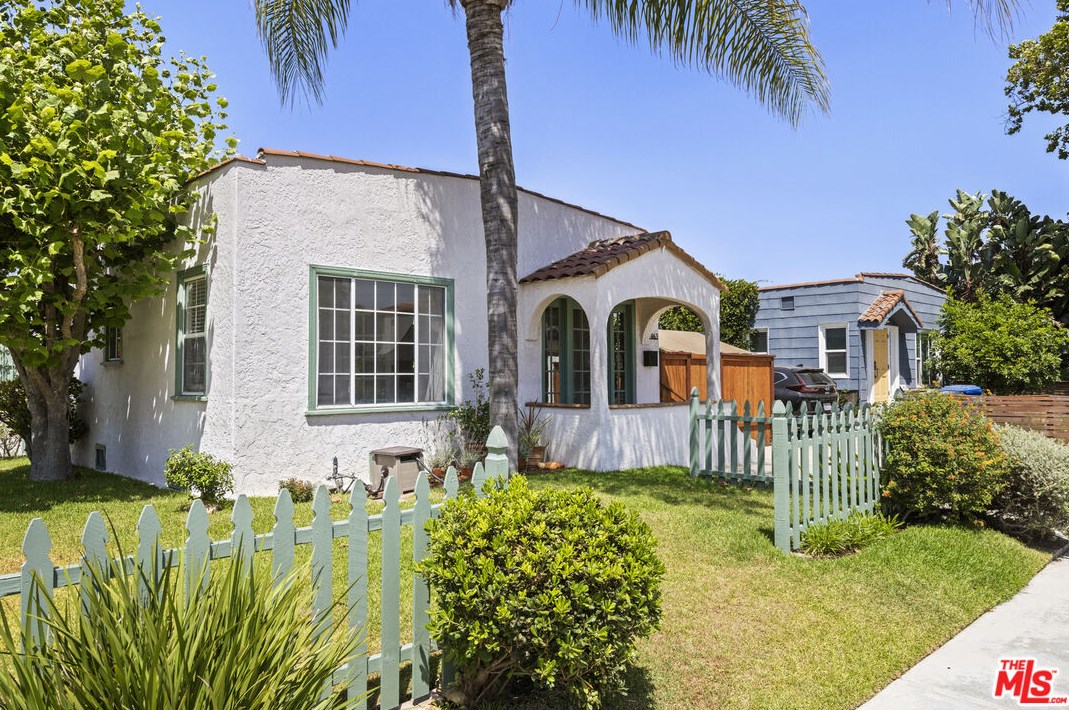 1463 Dunsmuir Ave, Los Angeles, CA 90019-4031