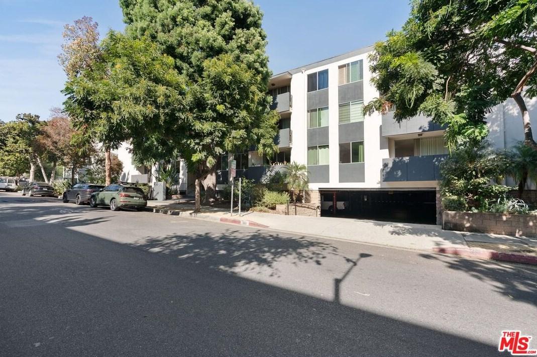 1010 Kings Rd, Los Angeles CA  90069-4300 exterior