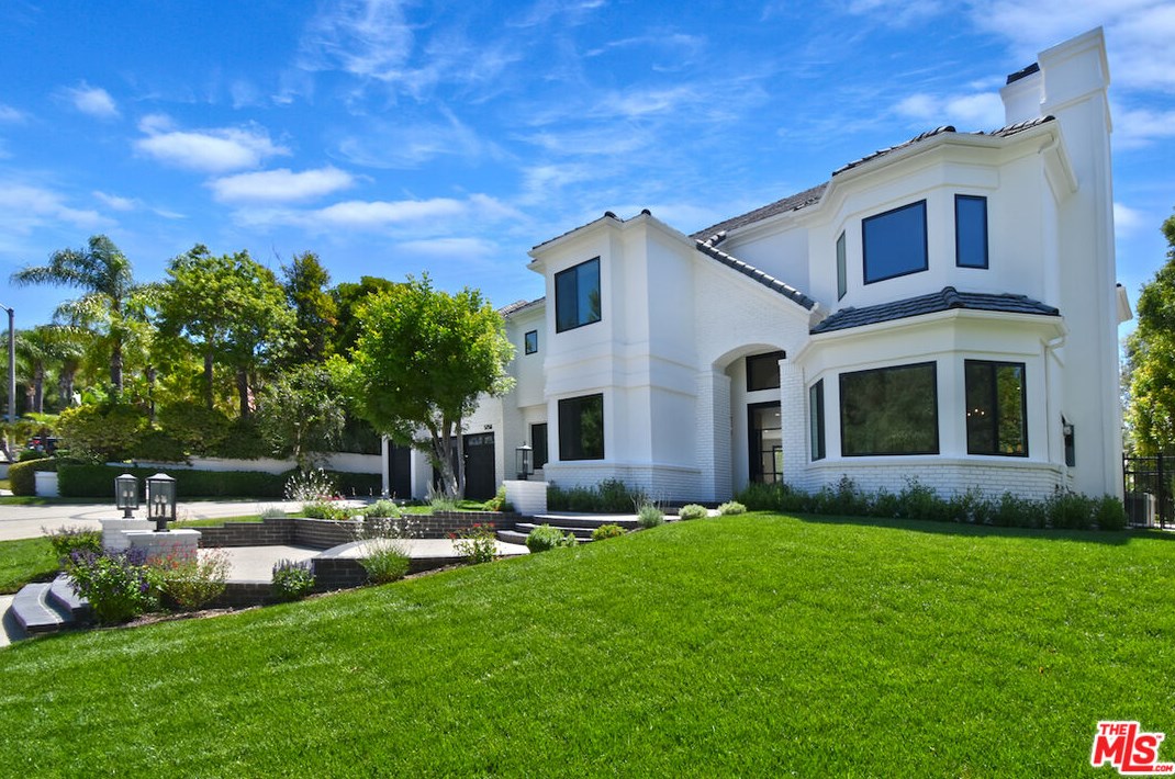 5756 Newcastle Ln, Calabasas, CA 91302