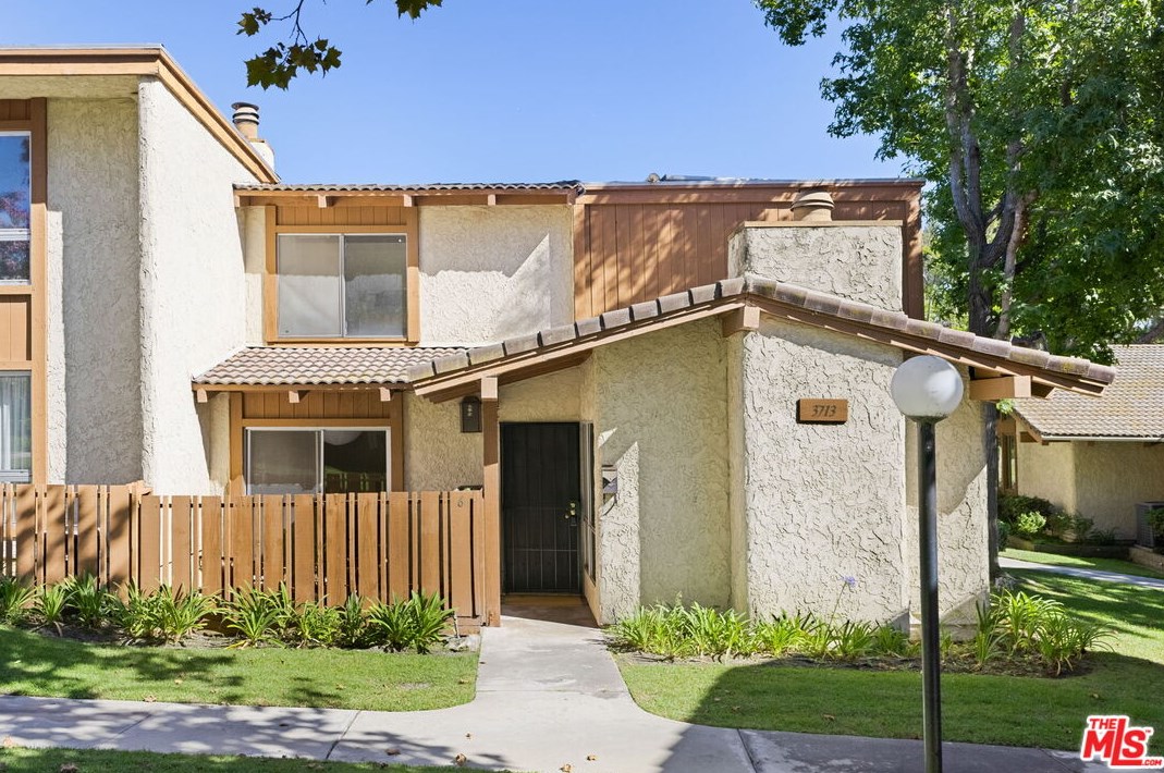 3713 Country Club Dr #6, Long Beach, CA 90807