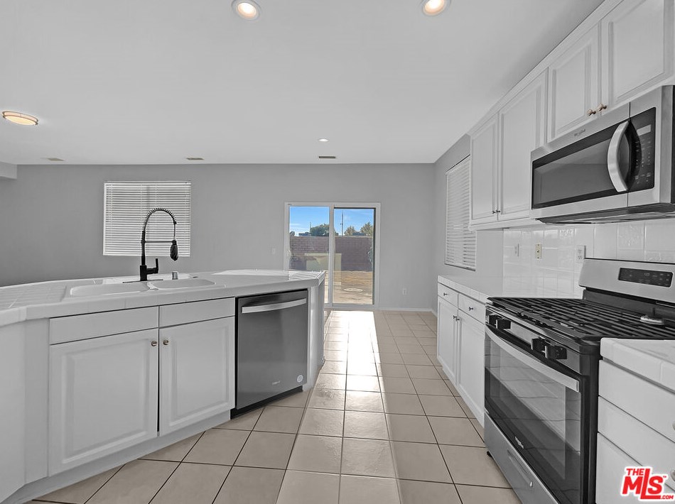 45551 2nd St #e, Lancaster, CA 93535