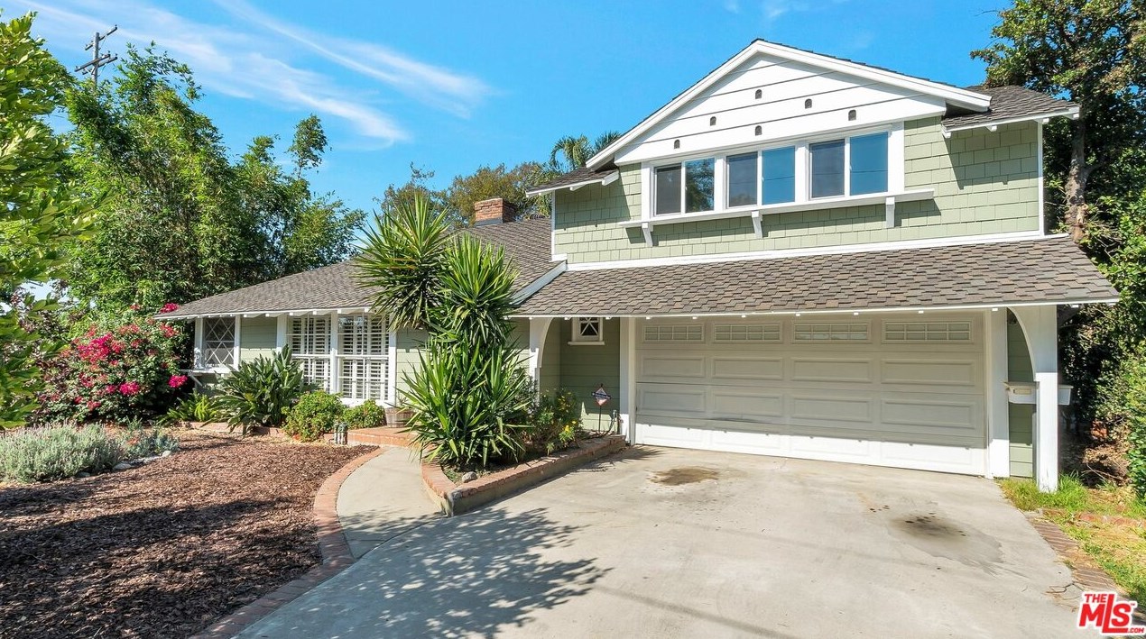 7401 Costello Ave, Van Nuys, CA 91405-2518