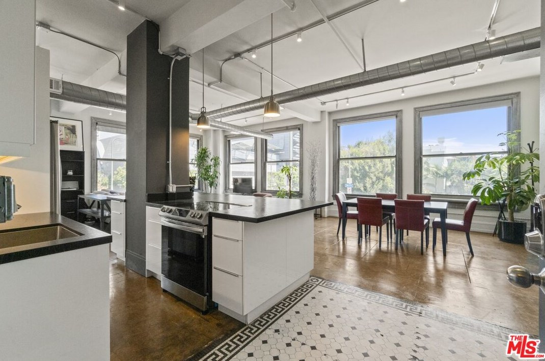 108 2nd St, Los Angeles, CA 90012-1586