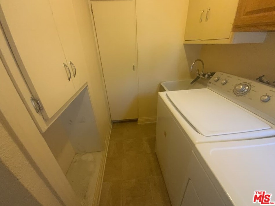 2952 Bronson Ave, Los Angeles CA  90018-2836 exterior