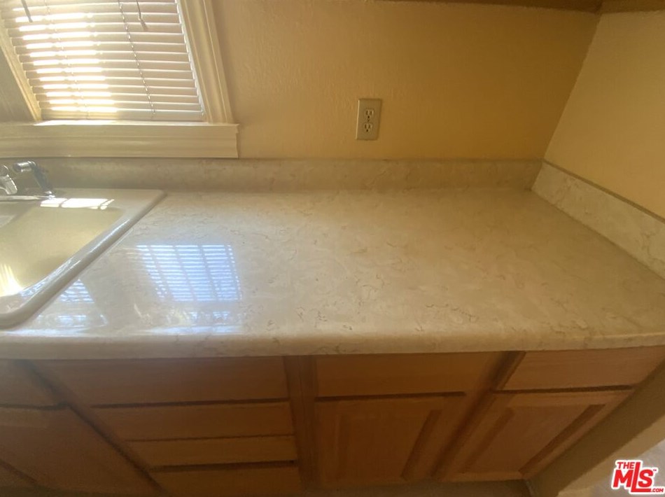 2952 Bronson Ave, Los Angeles CA  90018-2836 exterior