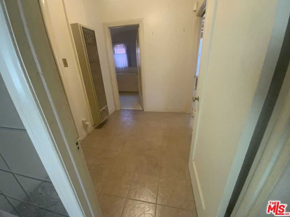 2952 Bronson Ave, Los Angeles CA  90018-2836 exterior