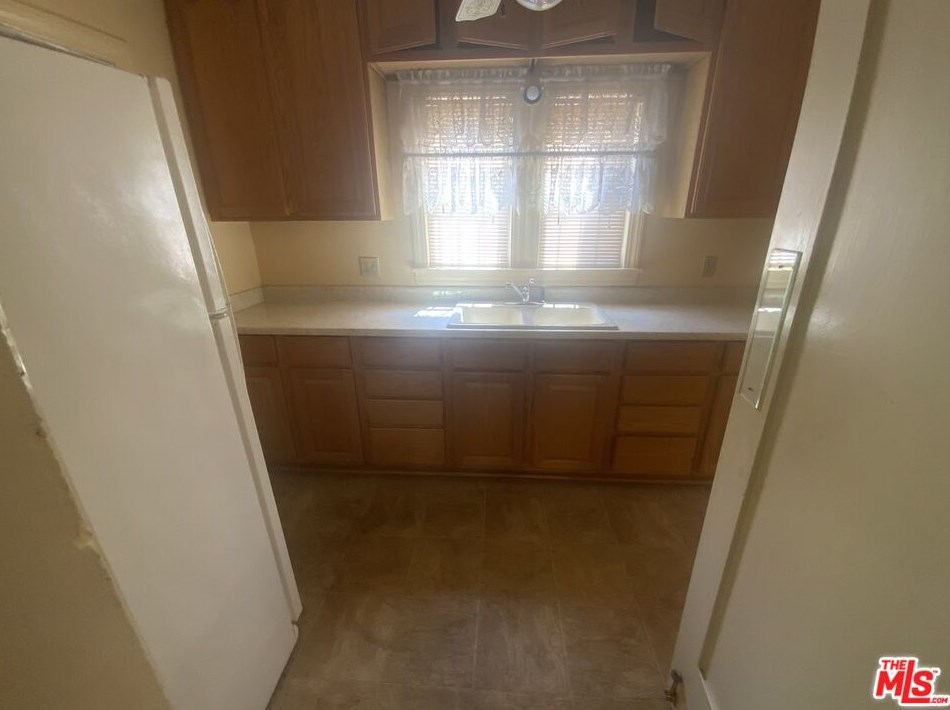 2952 Bronson Ave, Los Angeles CA  90018-2836 exterior