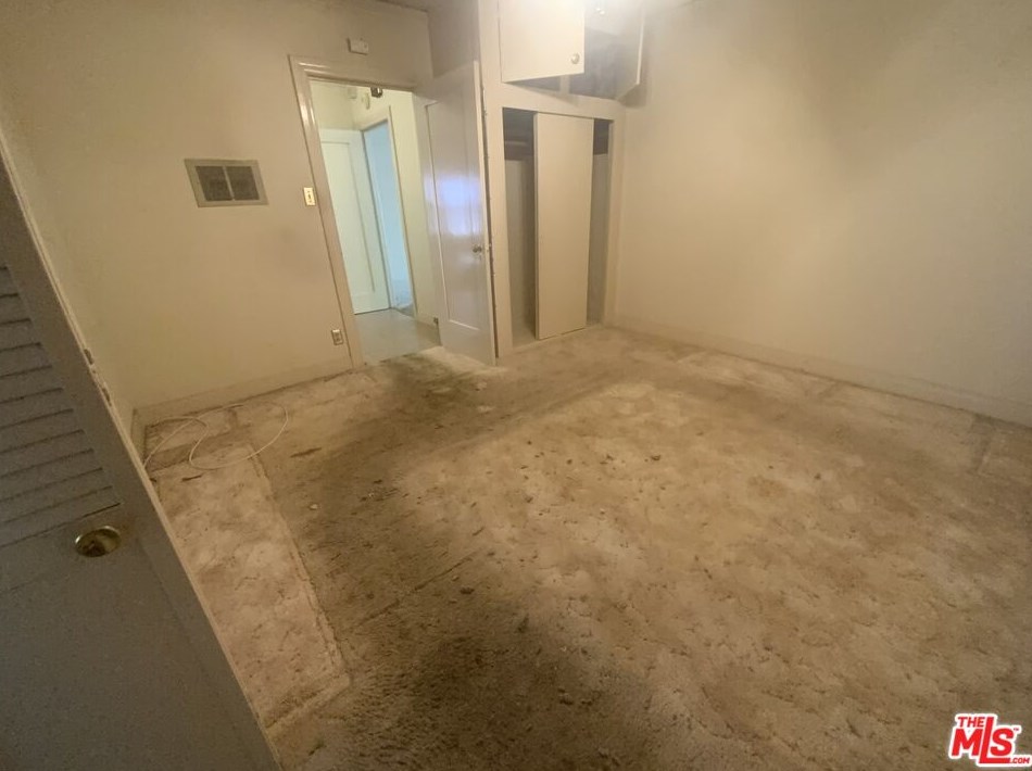 2952 Bronson Ave, Los Angeles CA  90018-2836 exterior