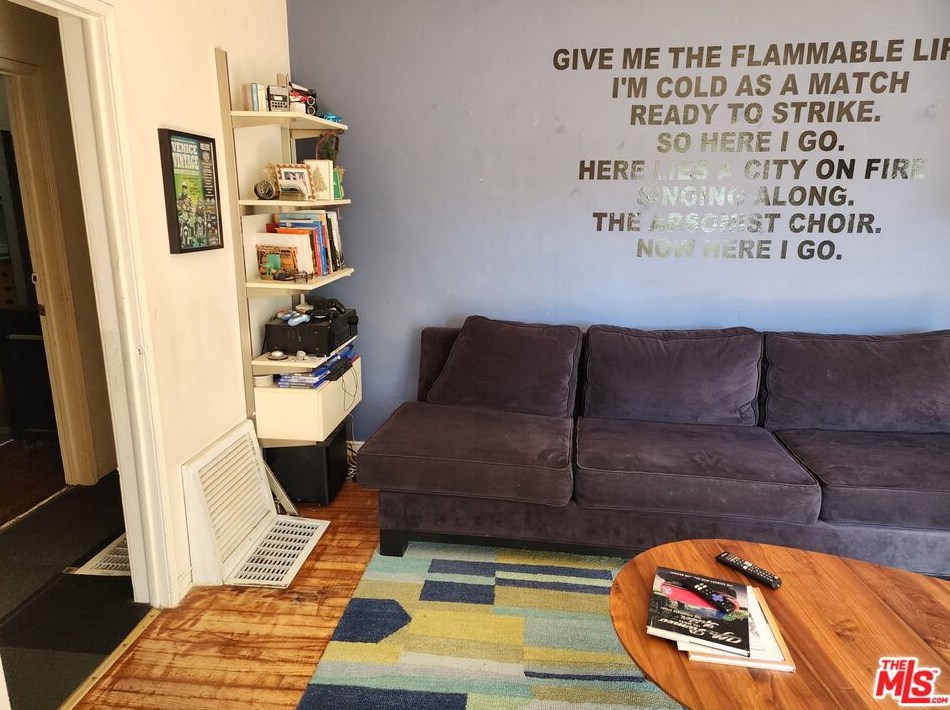 3724 Stewart Ave, Los Angeles, CA 90066-3618