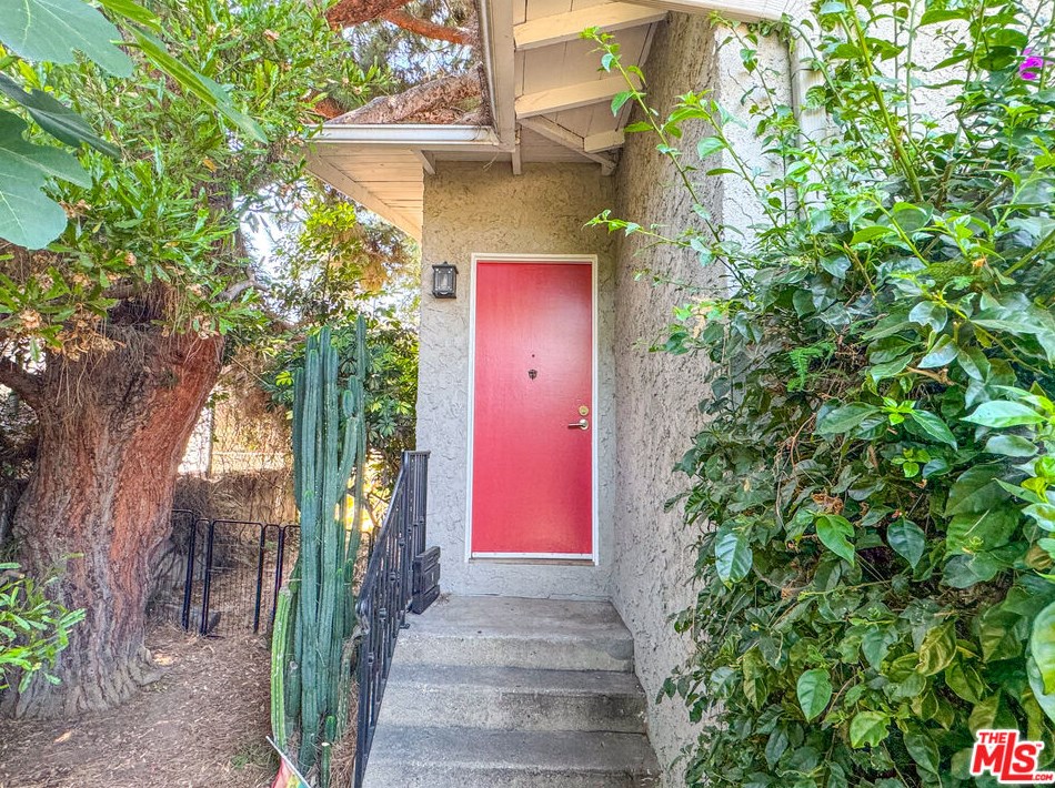 622 Maltman Ave, Los Angeles CA  90026-3519 exterior