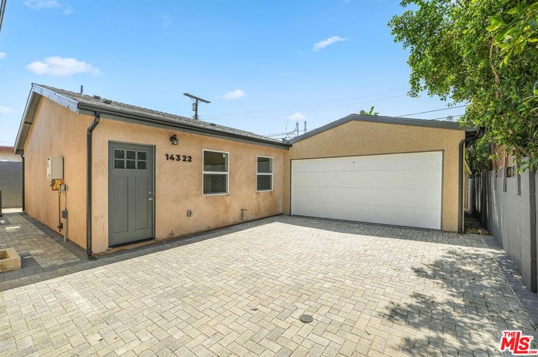 14320 Osborne St, Van Nuys, CA 91402