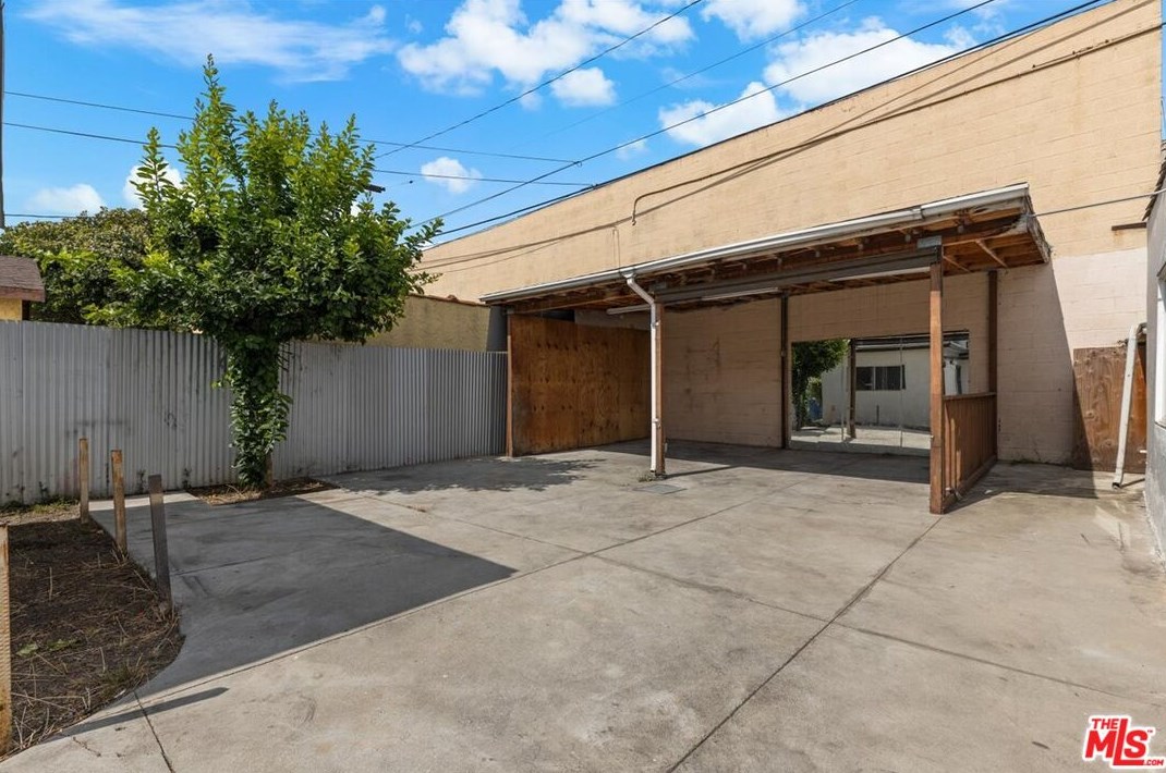 2405 Clyde Ave, Los Angeles CA  90016-1017 exterior